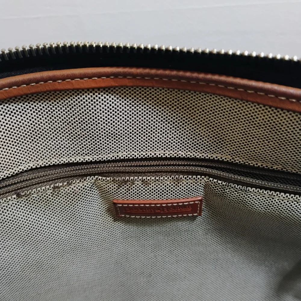 Chic Black and Tan Shoulder Bag - Picture 9 of 12
